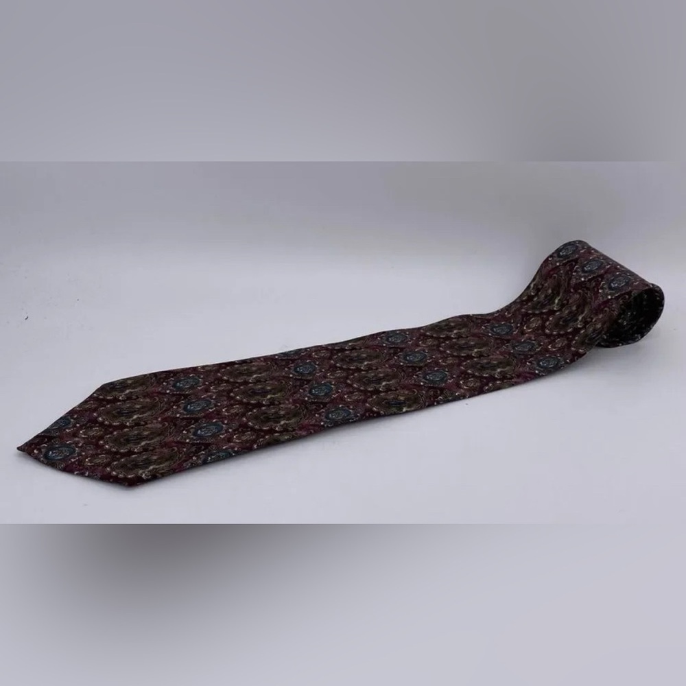 Bill Blass All Silk Tie 🐛